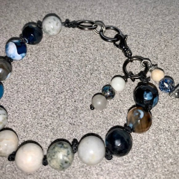 Deep Blue Something hand knotted bracelet - Picture 4 of 4
